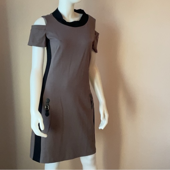 Cartise Cold Shoulder Dress - Picture 2 of 12
